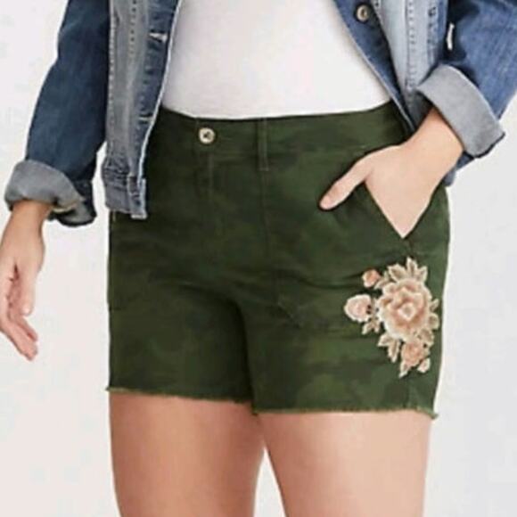 Torrid Green Camouflage Embroidered Floral Shorts - Picture 1 of 8